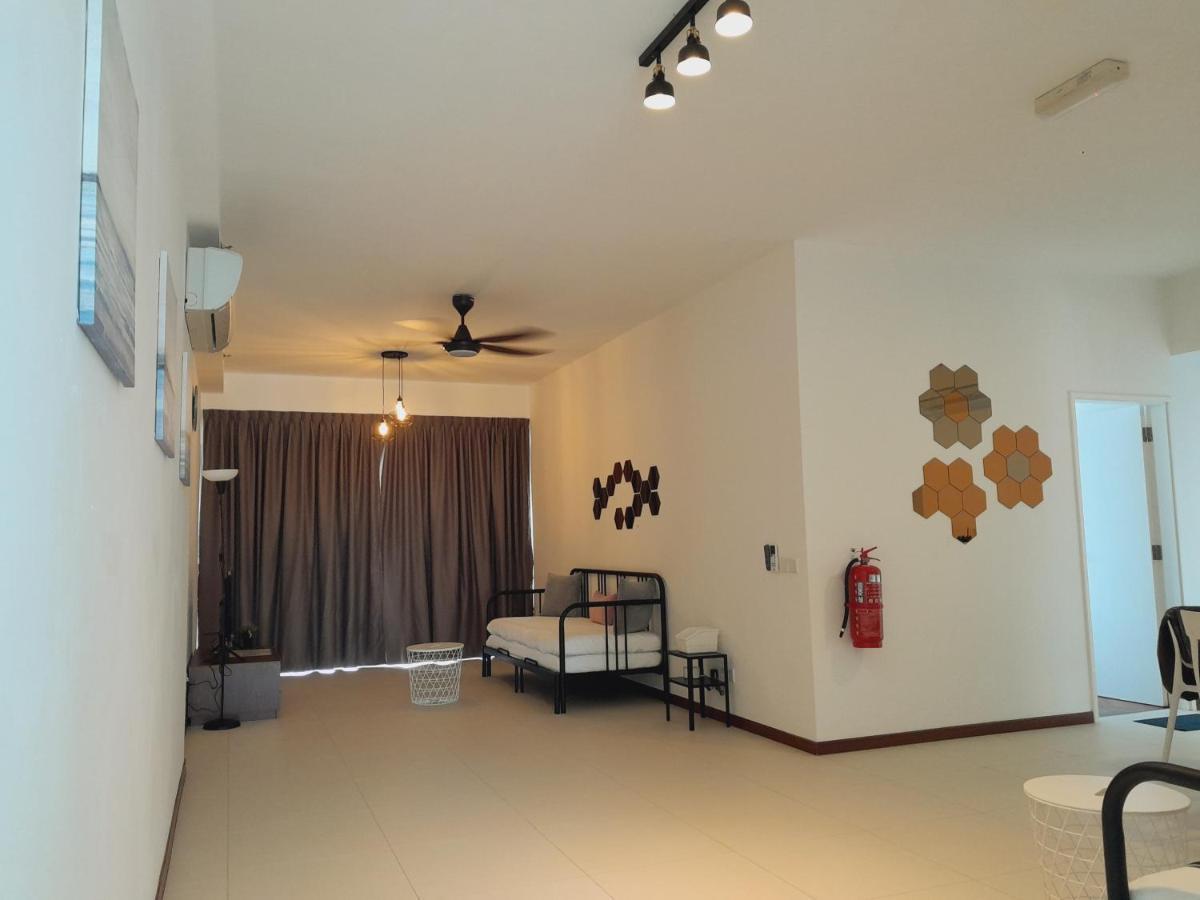 The Landmark Comfort Relax Spacious Sea View By Iz Tanjung Tokong Exterior photo
